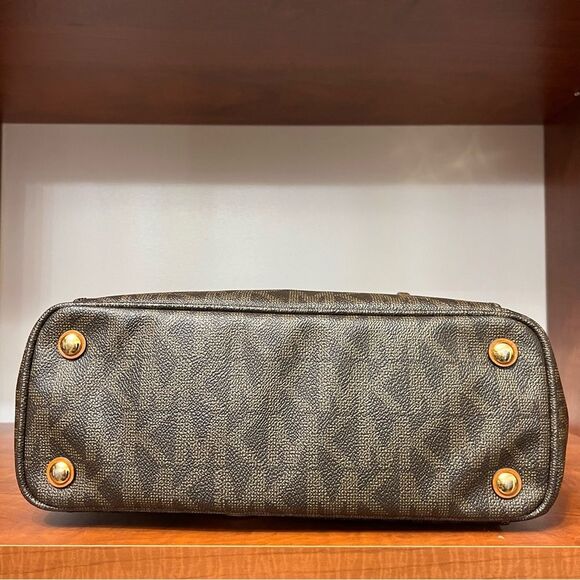 MICHAEL KORS Jet Set Monogram Brown Tote with Gold Hardware & Leather Handles - Picture 5 of 11